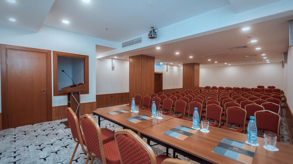 Midtown Hotel Baku Exterior foto